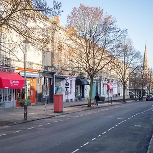 https://ground-floor-2-bedroom-town-centre-apartment.cardiffhotelswales.com