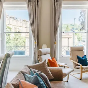 https://luxury-central-sun-filled-3-bed-haven-in.tophotelsbath.com