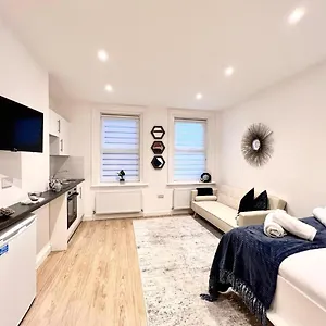 https://the-beach-house.tophotelsbath.com